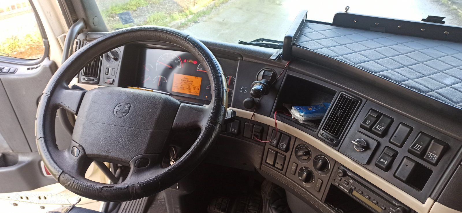Продавам влекач Volvo 480