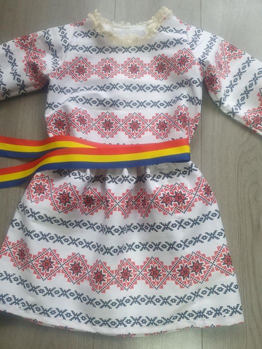 Costum popular - marimea 1 - 2 ani , 3 - 5ani