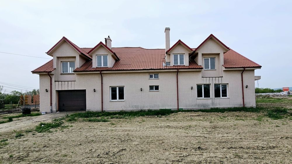 Casă superbă în Golești