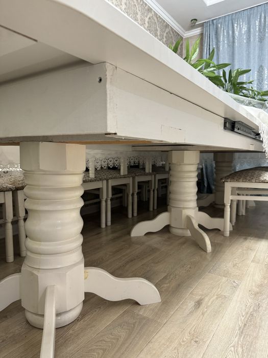 Продается гостевой стол в хорошем состоянии срочно торг!!!