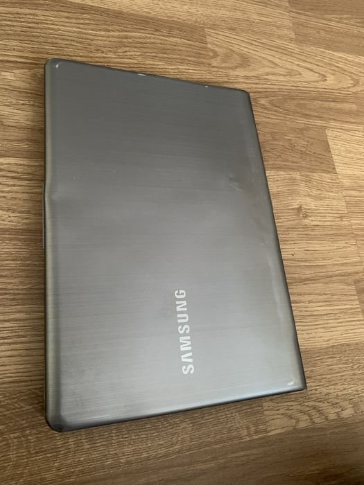 Laptop Samsung Slim display 13,3 led,320gb mem,4gb ram,baterie buna.