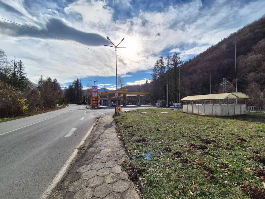 Бензиностанци и търговски обект в Рибарица/Тетевен !