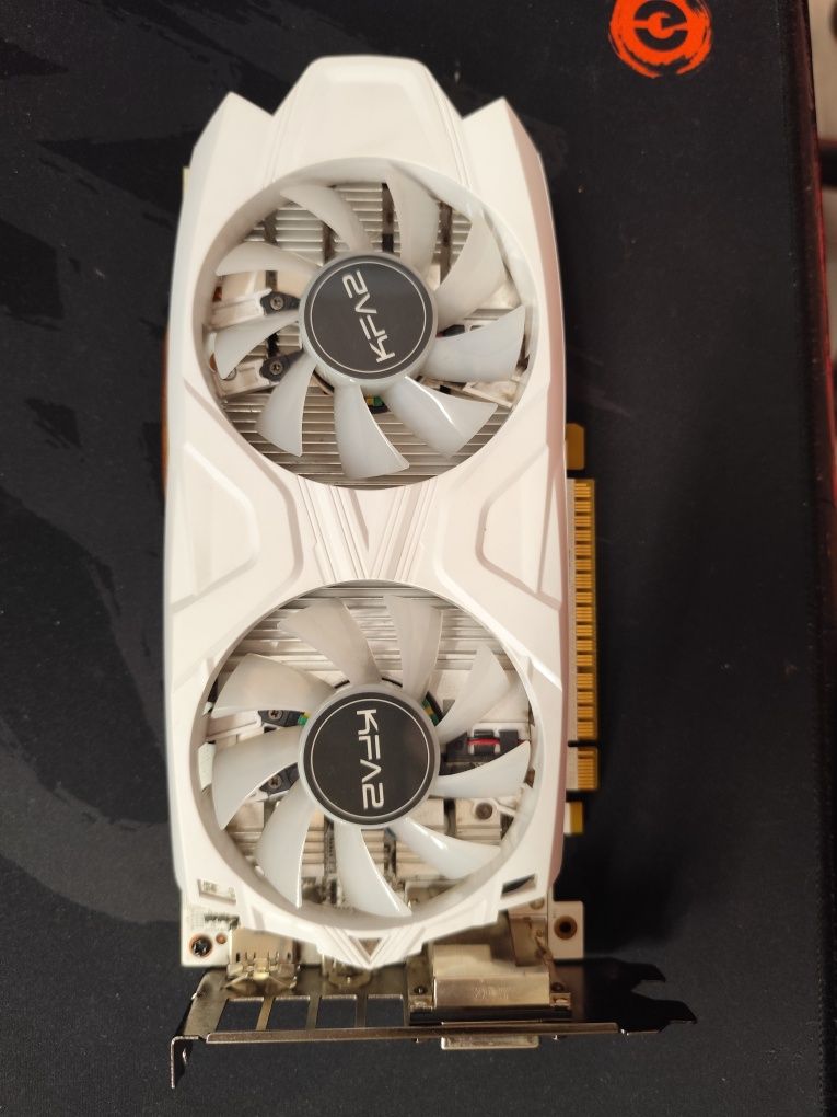 Продавам видеокарта 1050 ti в перфектно състояние