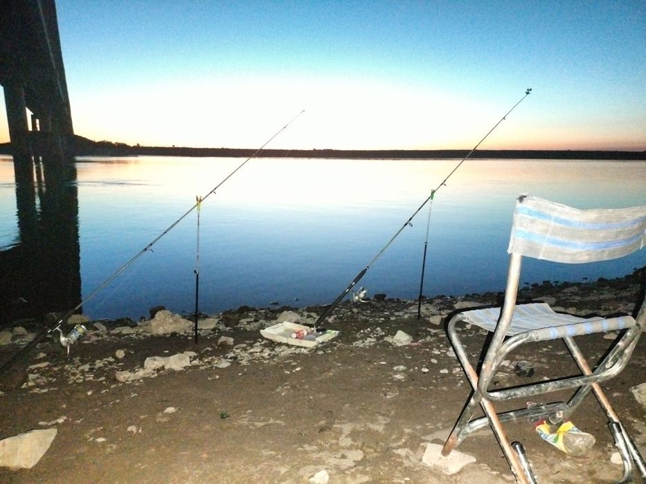 Судың жағасында орналасқан