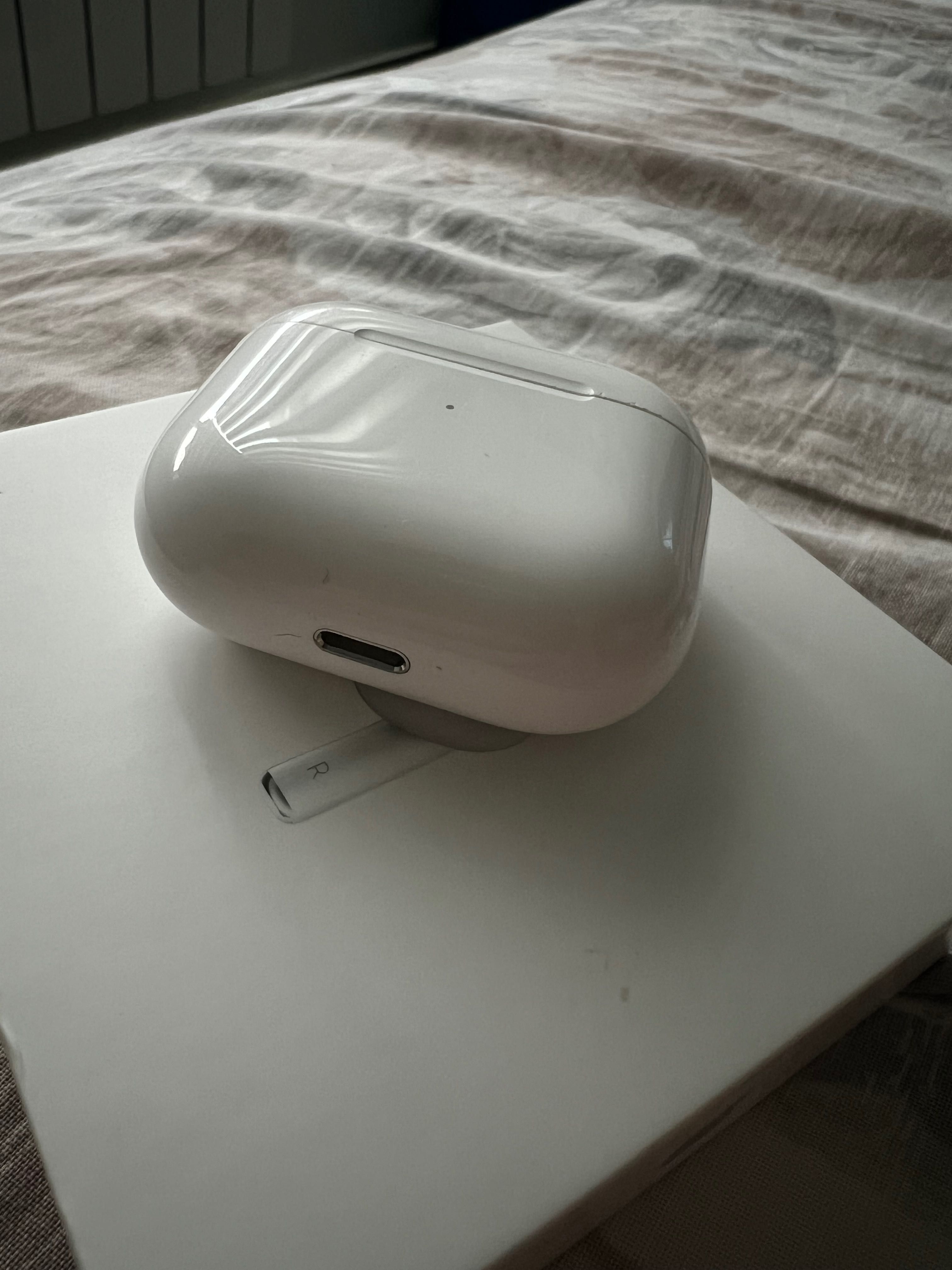 Apple Airpods 3rd generation with MagSafe Charging case