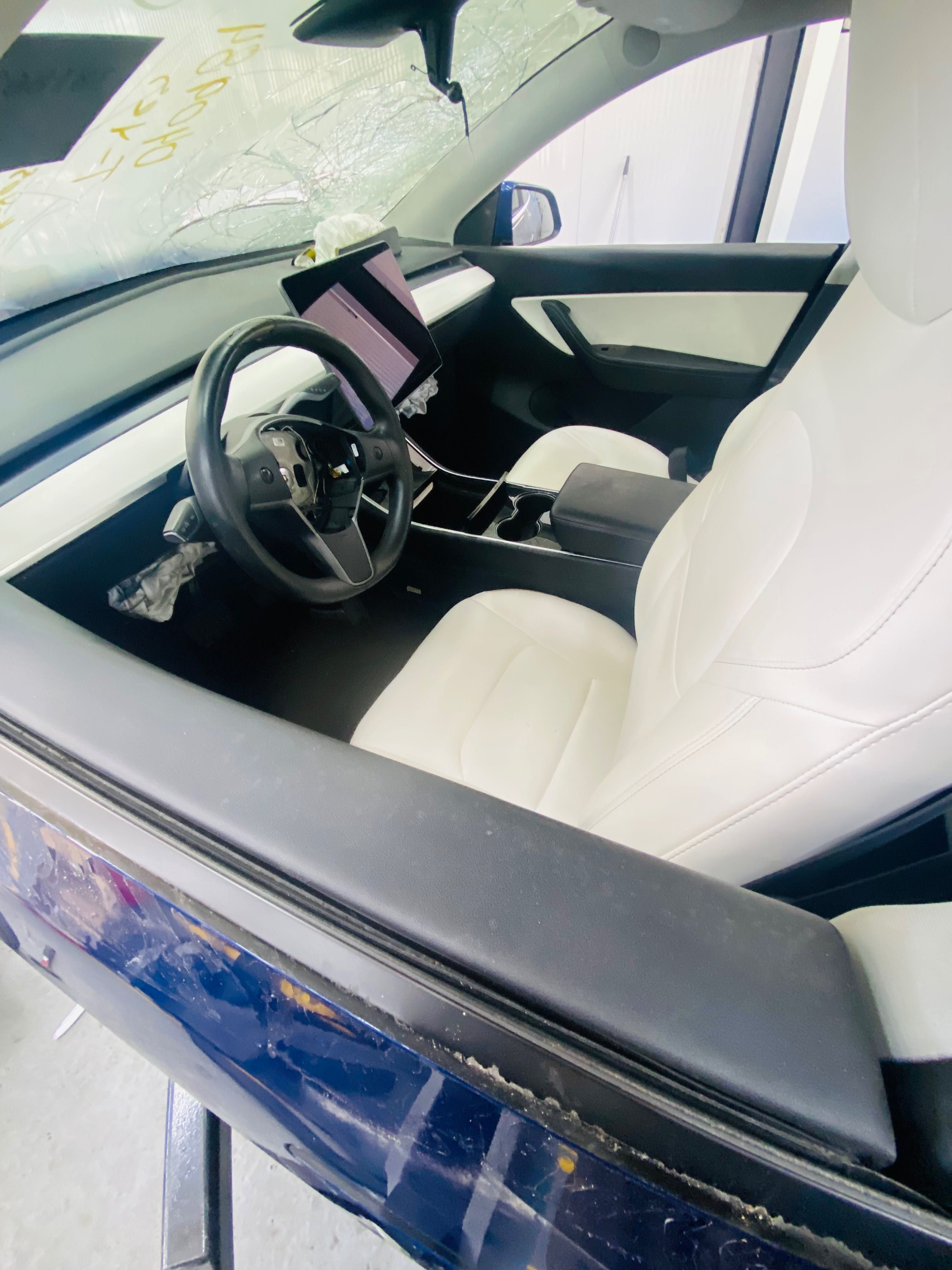 Tesla model Y продавам на части 2020