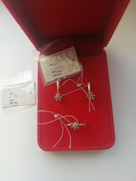 Продам золотой комплект с бриллиантами