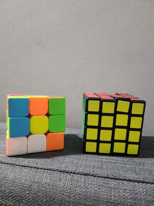 Два кубика рубика