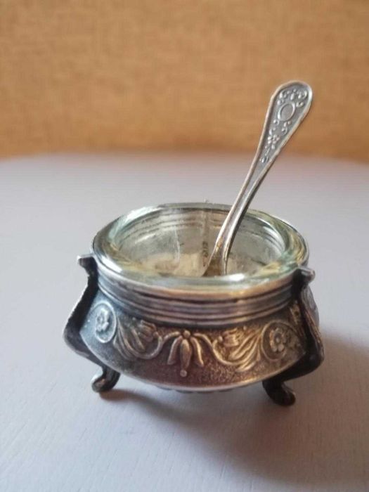 Vand castronele decorative din argint