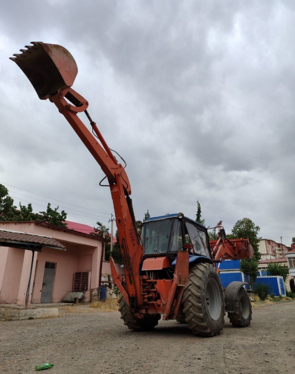 Продаётся экскаватор