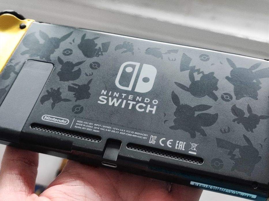 Nintendo Switch Led Pikachu & Eevee Edition - Editie Speciala