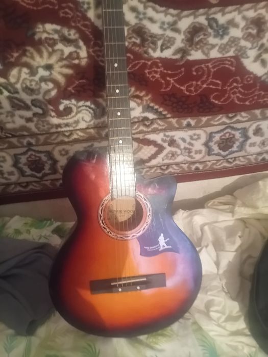 Продам гитару  шестиструную