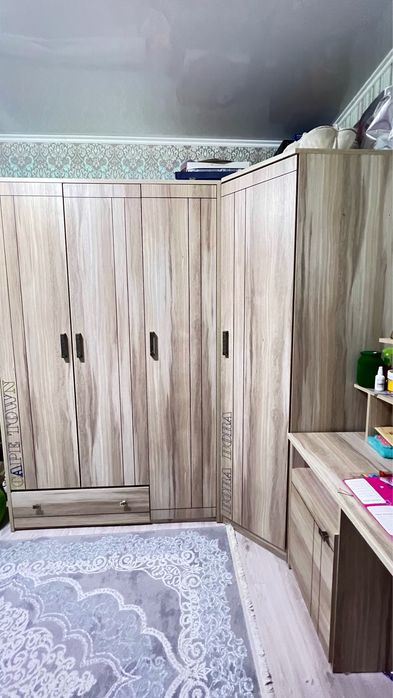 Продам угловой шкаф