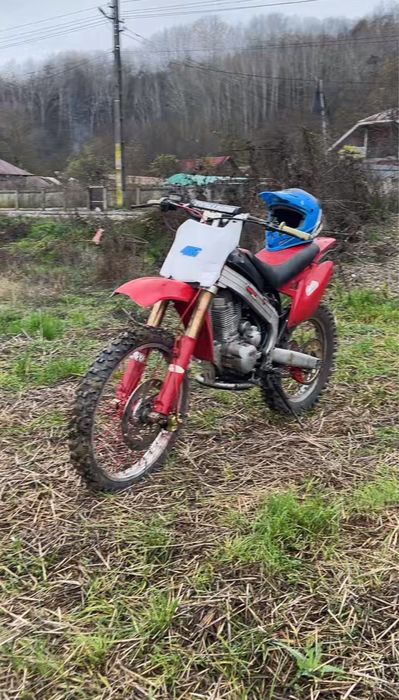 Vand cross ,pentru mai multe detali sunati la nr de telefonul afisat .