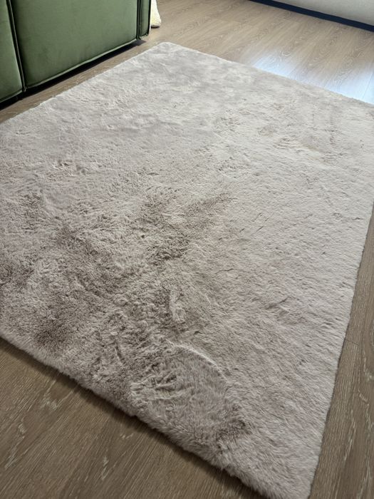 Продам очень приятный на ощупь ковер с длинным ворсом. Новый.Самовывоз