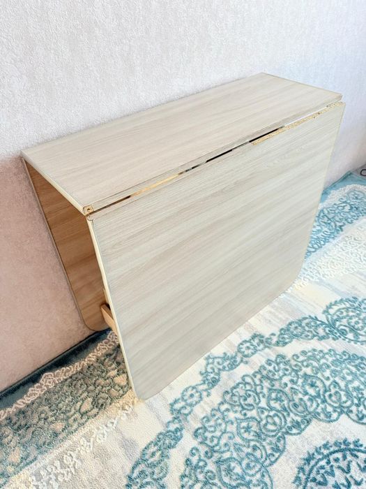 Продам стол книжку