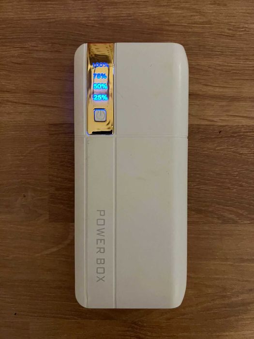 Baterie externa 30000mAh, 3 porturi incarcare, lanterna, culoare alb