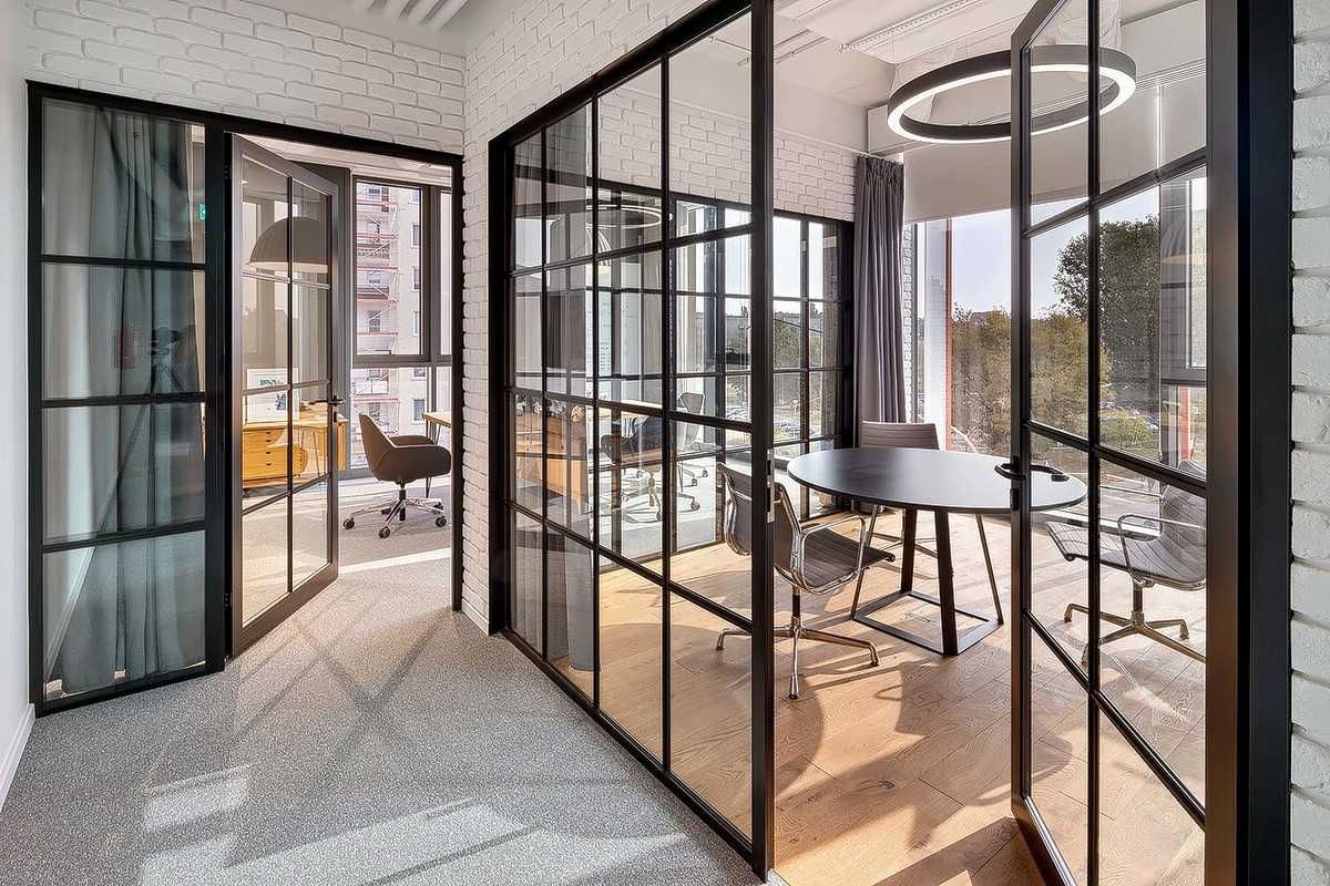 Стеклянные перегородки и двери в стиле LOFT