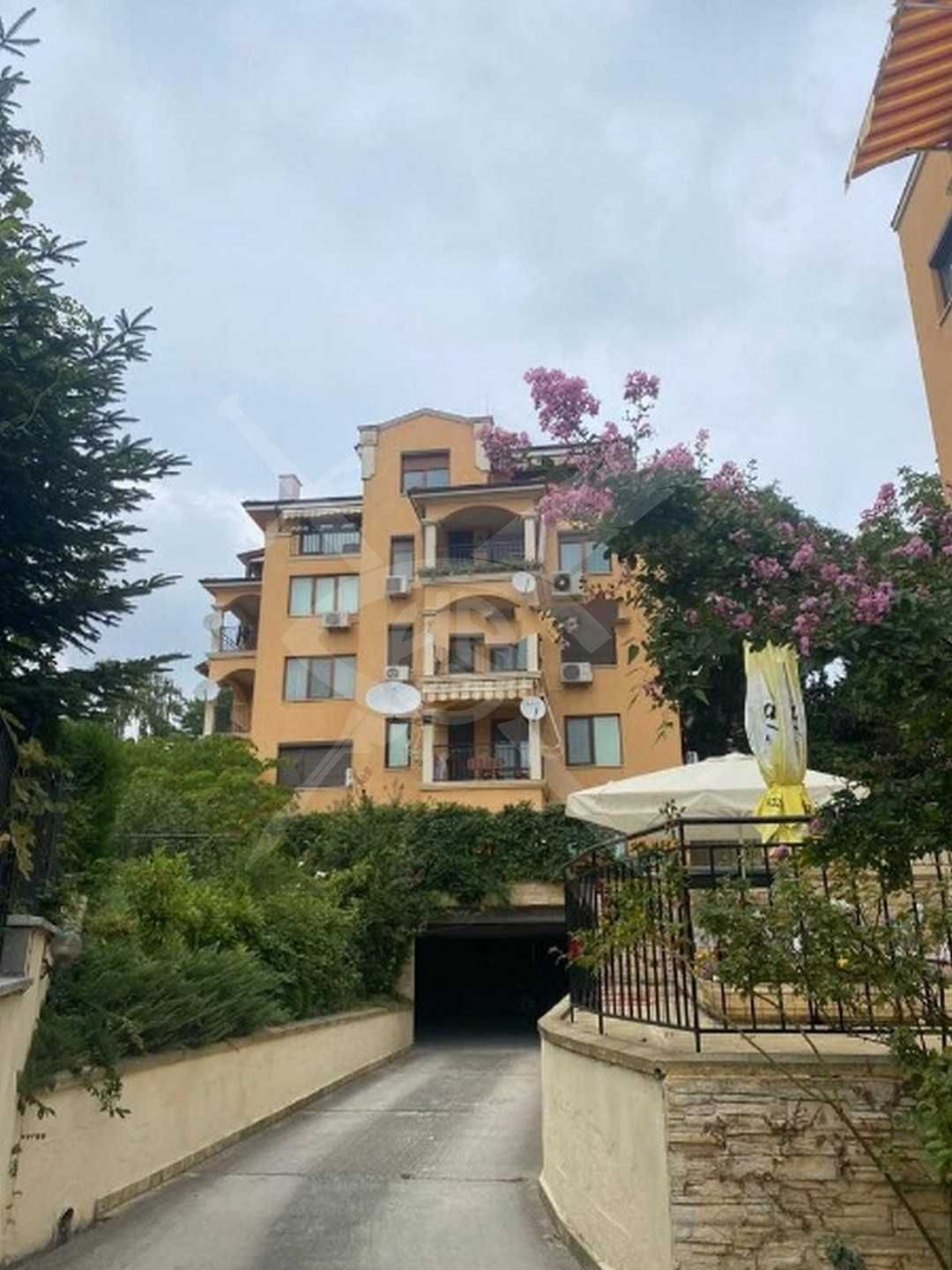 Тристаен апартамент в м-т Траката - 52280