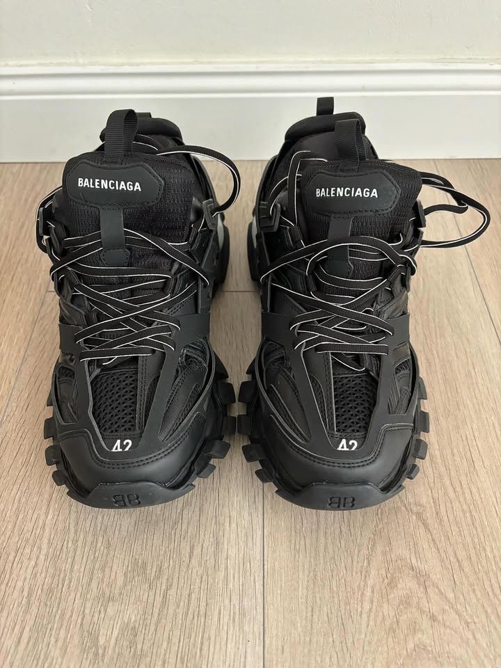 Balenciaga track