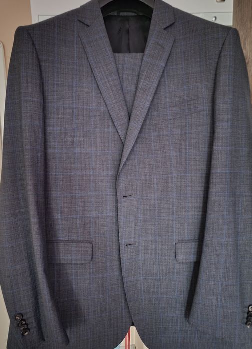 Мъжки костюм-Gianfranco Ferre 58IT размер 

мъжки костюм, черен, 52 IT