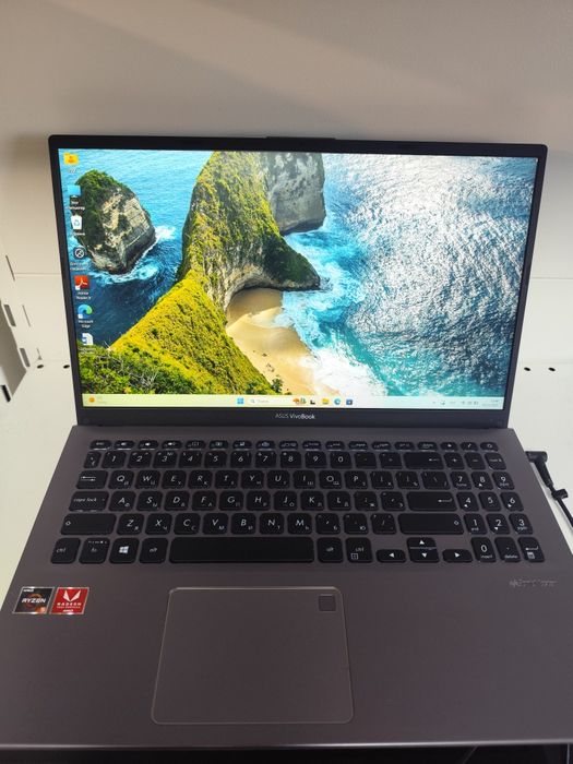 Ноутбук продается состояние как новый