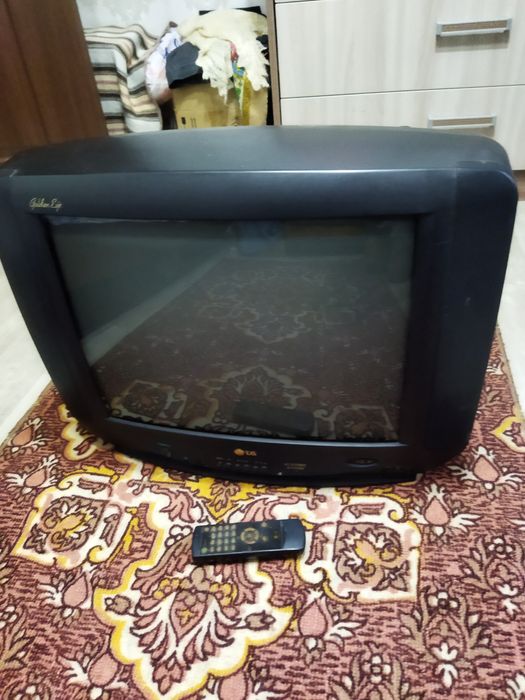 Телевизор LG  с пультом Д/у,  рабочий ,в хорошем состоянии .