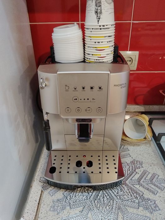 Кофемашина автоматическая Delonghi ECAM 220.31.SSB,Отличное качество!