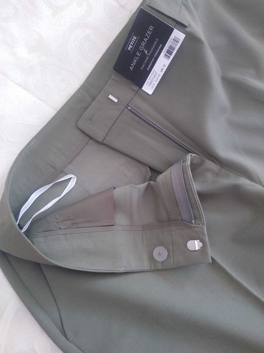 Pantalon chic dame, pe verde kaki, de la Ankle Grazer