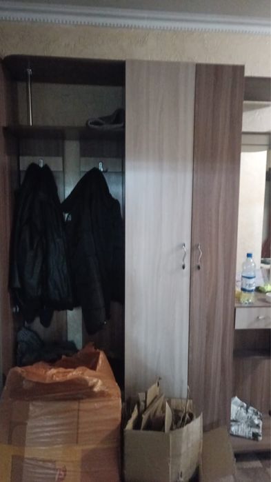 Продам шкафы и прихожую