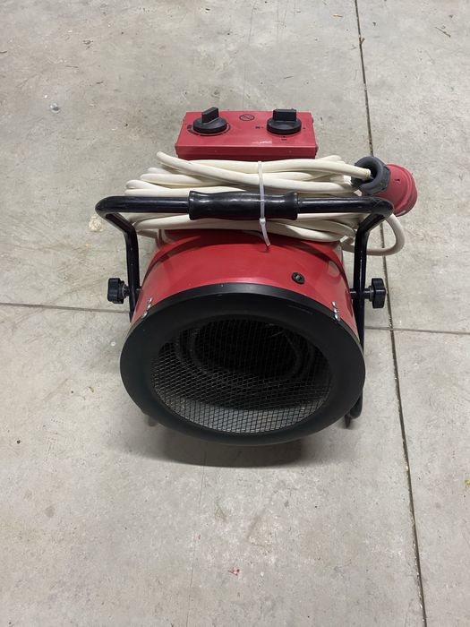 Vând tunuri de căldură