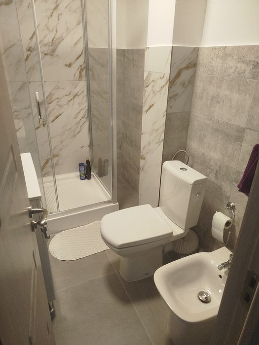 Vând apartament complet mobilat și utilat