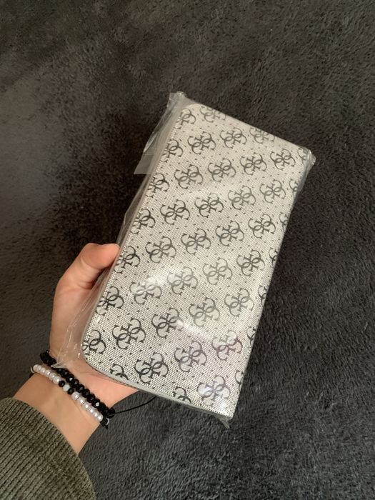 Portofel GUESS? for Women - OFERTA DOAR 49 RON