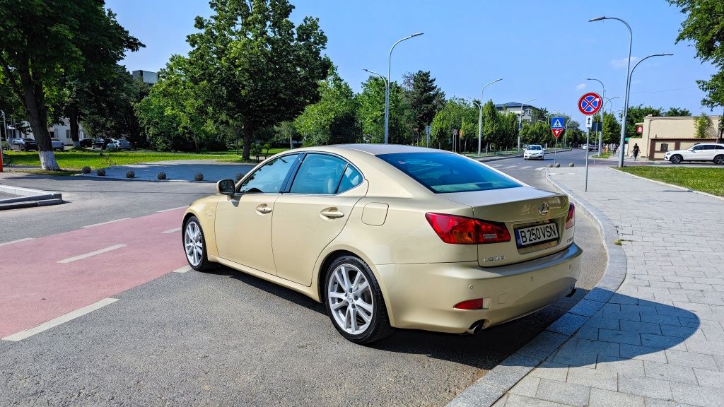 Lexus is 250 echipare Luxury cutie Automata
