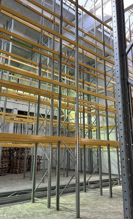 Rafturi metalice pentru depozitare