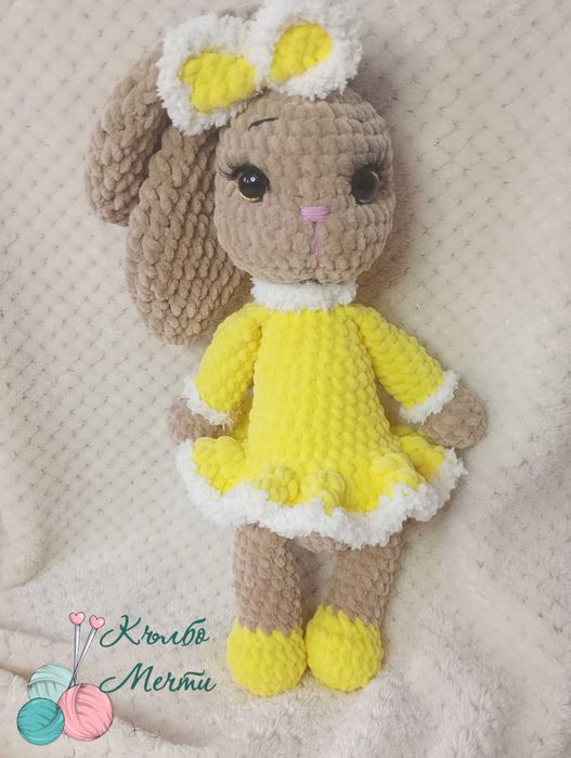 Плюшено ръчно изплетено зайче