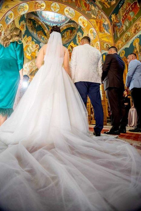 Vand rochie de mireasa facuta pe comanda in Polonia (Salon Gala)