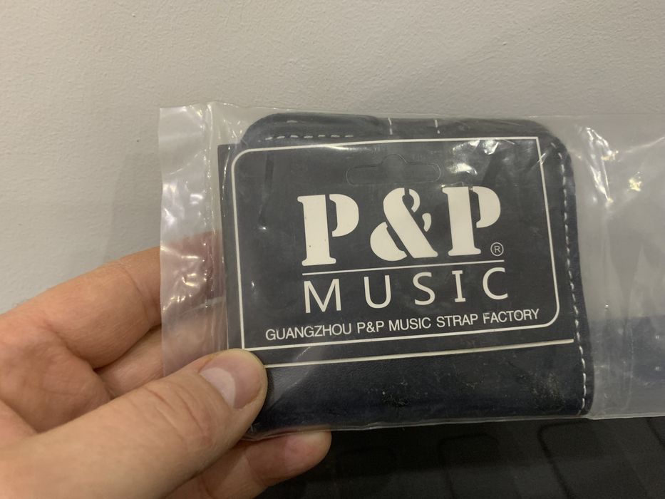 Чисто нови перца за китара - AC/DC, Iron Maiden, черепи…