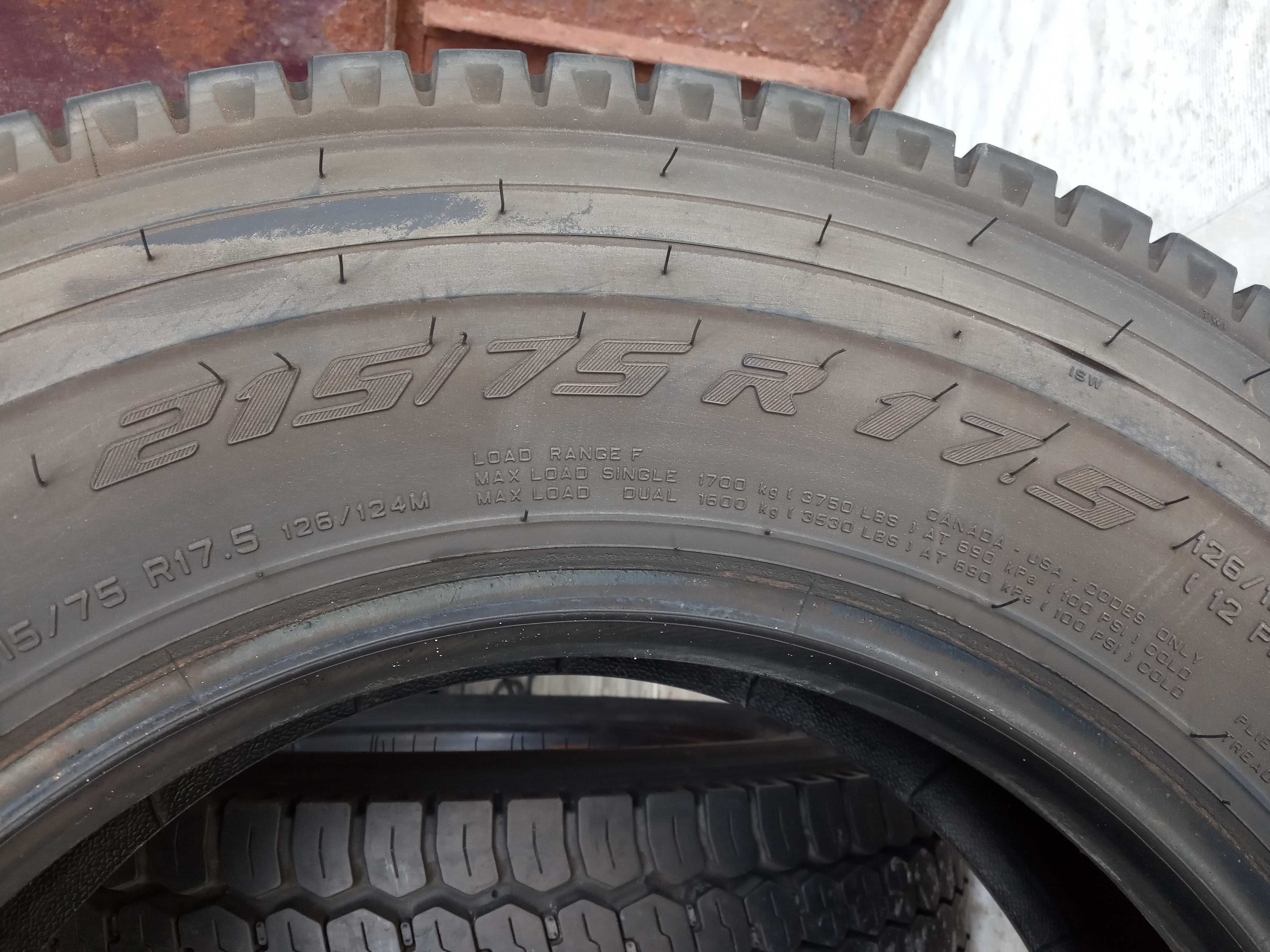 2 тежкотоварни гуми 215/75R17.5 Pirelli Triathlon TR:01 126/124M 12PR