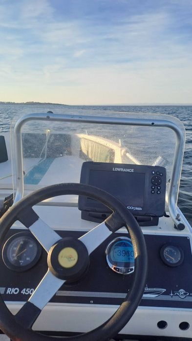 Лодка RIO CROSS 4,50, двигател Mercury 50 к.с. и регистриран колесар