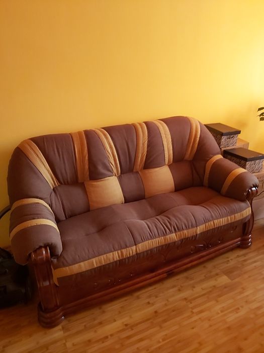 Vand set canapea cu două fotolii,lemn masiv.,culoare maro