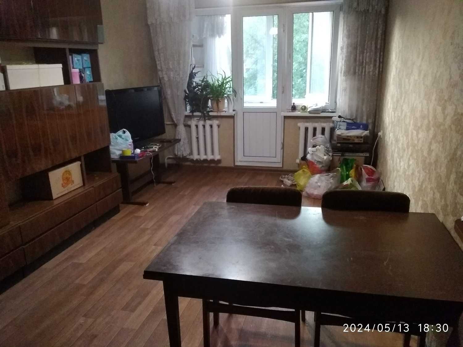 Продам трехкомнатную квартиру в Ауэзовском районе.