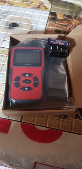 Scanner universal avansat OBD II pentru coduri de eroare ale motorului