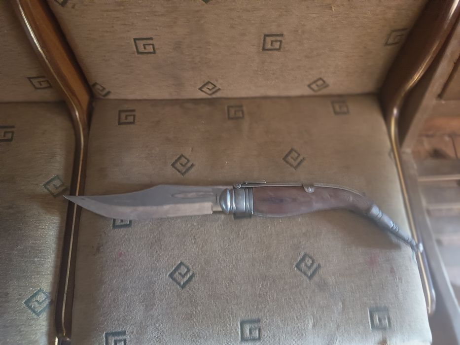 Vînd briceag spaniol de 52 cm nu are niciun defecte este în stare bună