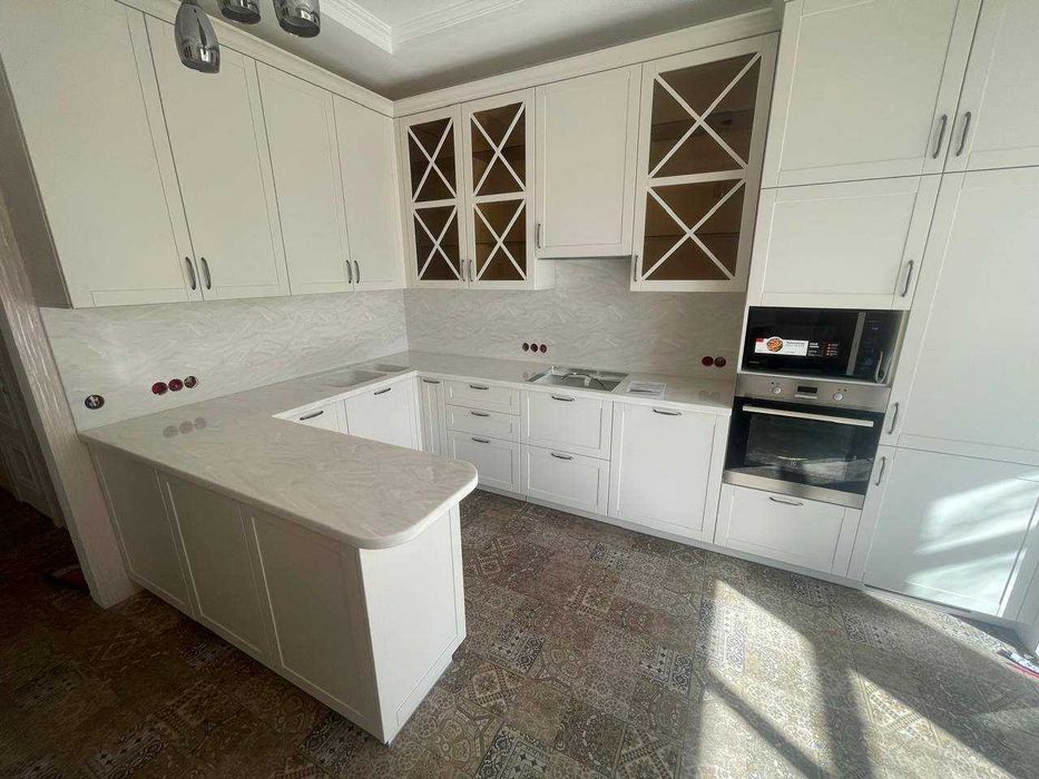 Столешница на кухню из кварца, акрила. Остров, барные стойки, раковины