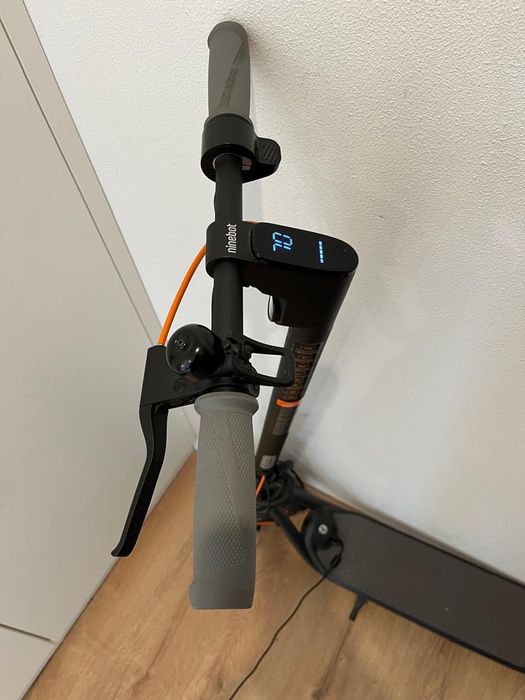 Електрическа тротинетка Ninebot KickScooter F40E powered by Segway