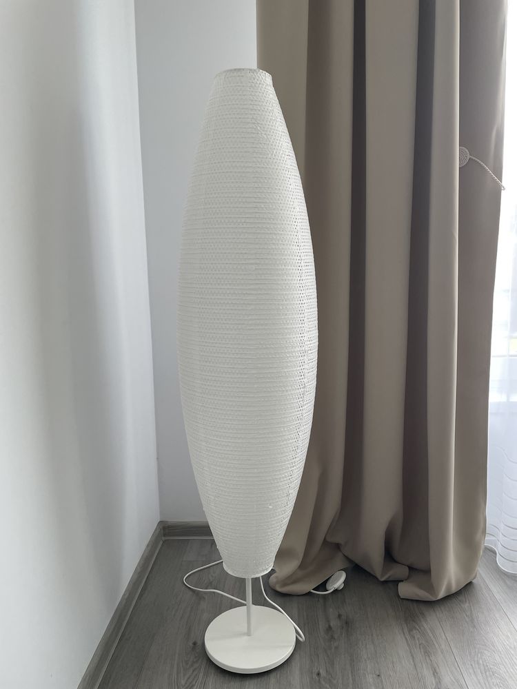 Lampadar oval alb