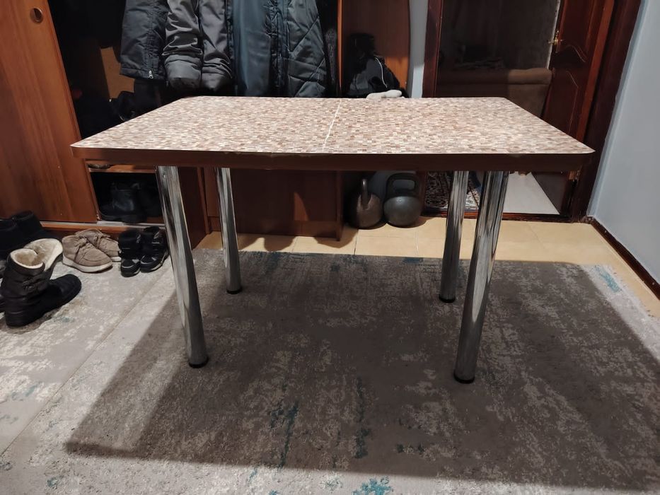 Продам стол в отличном состоянии