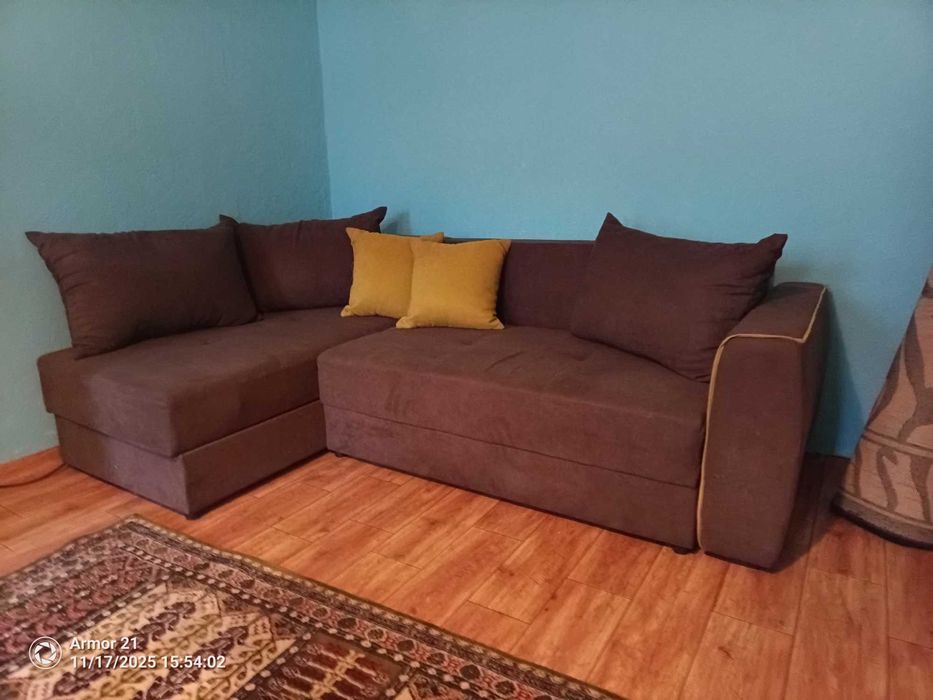 Продавам ъглов разтегателен диван почти не ползван