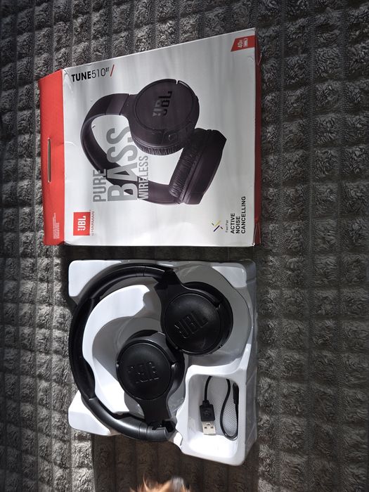 новые наушники JBL качество на уровне